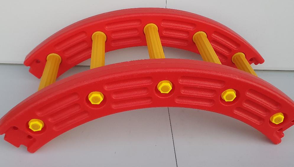 Semi-Circle Climbing Ladder, Southside