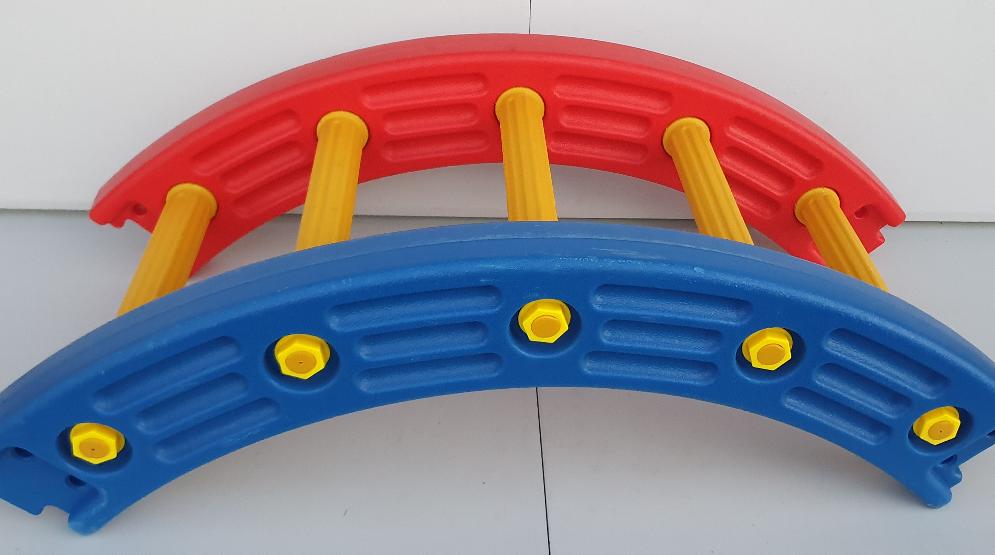 Semi-Circle Climbing Ladder, Southside