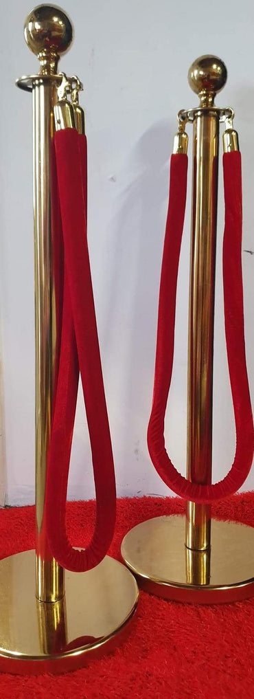 Gold Bollard With Ropes, Southside